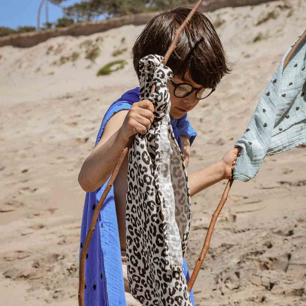 Rose in April - BIANCA SWADDLE HEART BLUE SPRAY