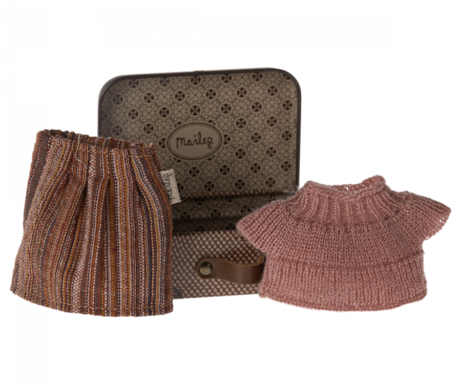 PRE ORDER Maileg Knitted Blouse And Skirt In Suitcase Grandma Mouse
