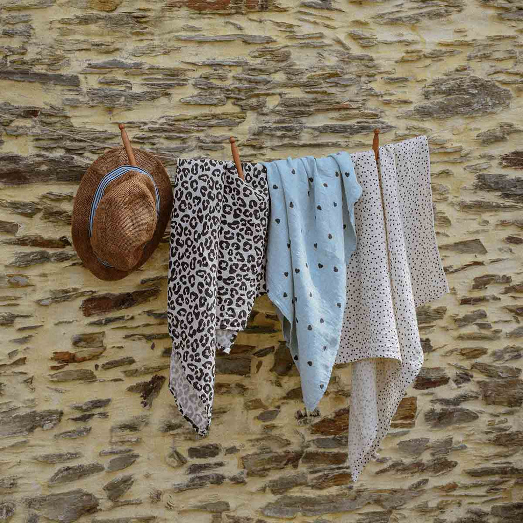 Rose in April - BIANCA SWADDLE HEART BLUE SPRAY