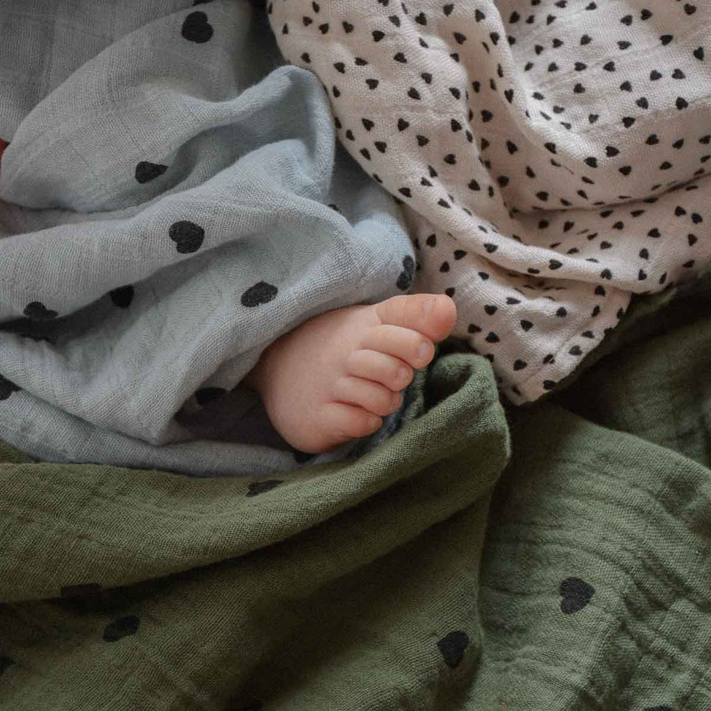 Rose in April - BIANCA SWADDLE HEART BLUE SPRAY