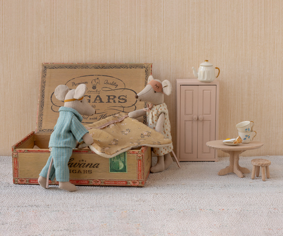 AW25-  Maileg Mum & Dad mice in cigarbox